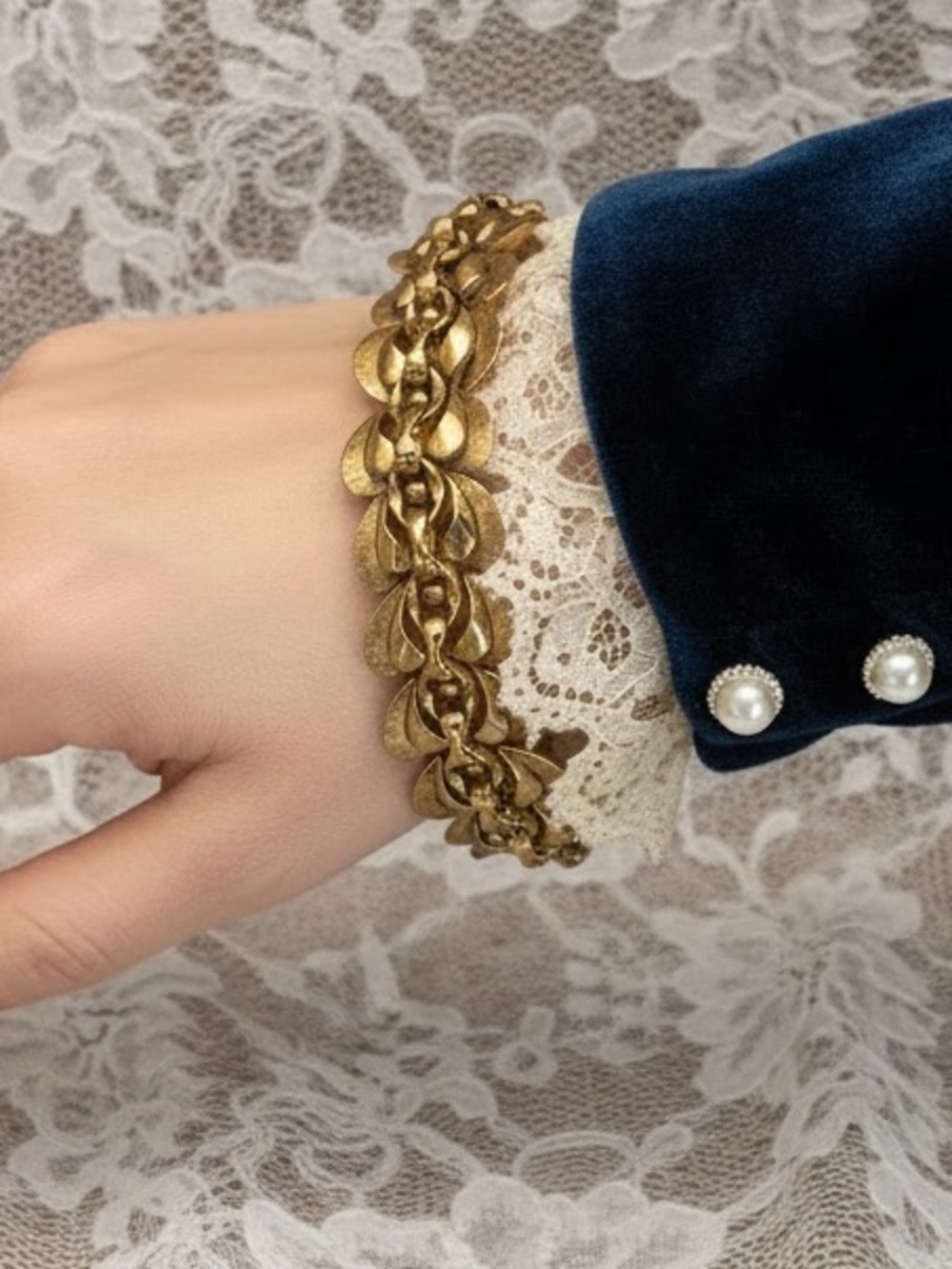 Vintage Florenza Gold Tone Leaf Link‎ Bracelet with Safety Chain Signed